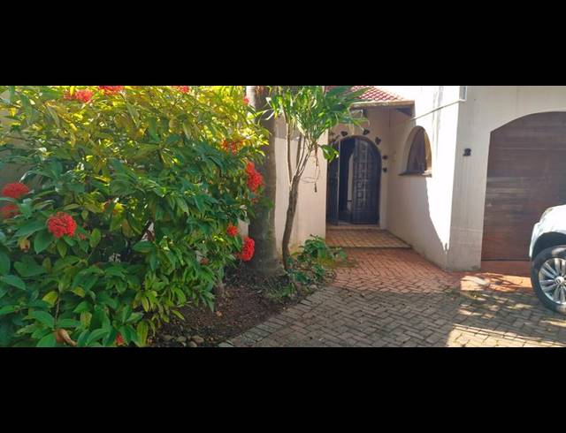 3 BEDROOM TOWNHOUSE FOR SALE IN MARGATE BEACH